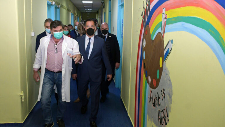 Γεωργιάδης: Δηλώσεις για τα απογευματινά χειρουργεία