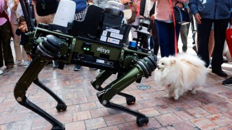 Σκύλος ρομπότ πραγματοποιεί περιπολία στη Μάλαγα – Δείτε βίντεο