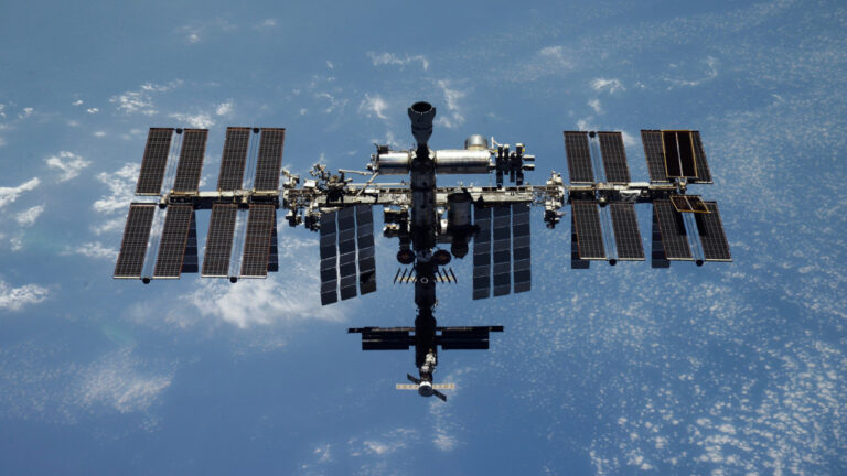 NASA: Εντόπισε μεταλλαγμένα βακτήρι στον ISS – Πόσο επικίνδυνα είναι