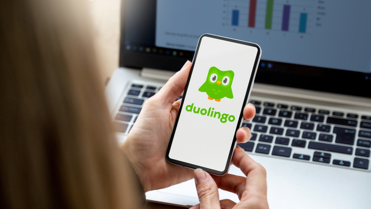 duolingo shutterstock 2379753169