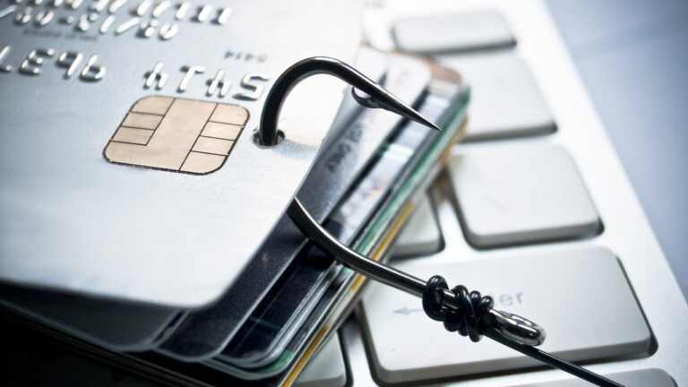 Απάτη phishing με στόχο επαγγελματικούς λογαριασμούς στο Facebook
