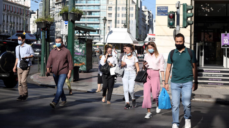 Κορωνοϊός: 833 εισαγωγές στα νοσοκομεία, 40 θάνατοι, 25 διασωληνωμένοι