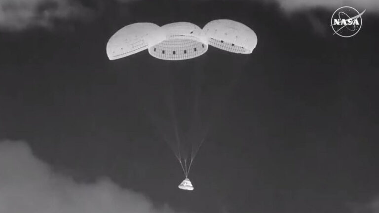 Starliner: Το διαστημόπλοιο επέτρεψε στη Γη, χωρίς το πλήρωμά του 