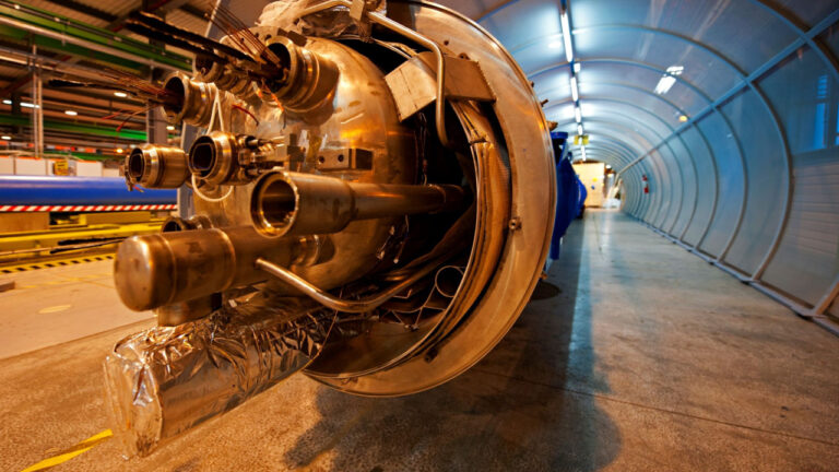 Φουντάς: Ο διακεκριμένος Έλληνας καθηγητής που αναλαμβάνει τα ηνία του CERN