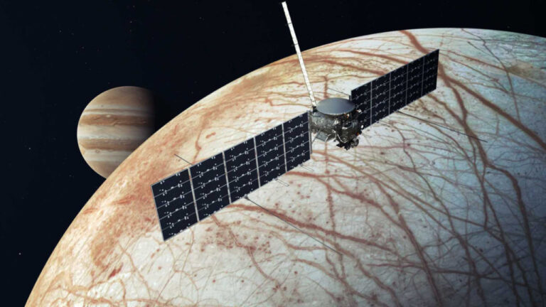 NASA: Το Europa Clipper θα σαρώσει φεγγάρι του Δία ψάχνοντας για ζωή