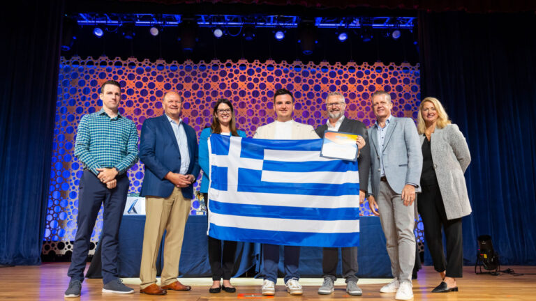 Χρήστος Βέκιος: Από την Α΄Λυκείου στους παγκόσμιους πρωταθλητές της Microsoft