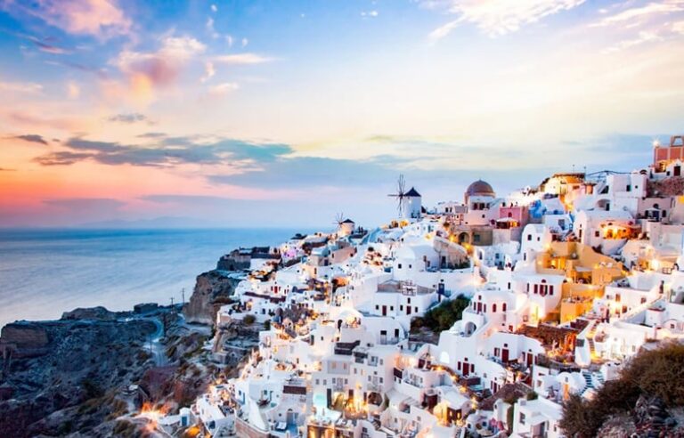 Η Σαντορίνη παραμένει ναυαρχίδα του τουρισμού πολυτελείας – News.gr
