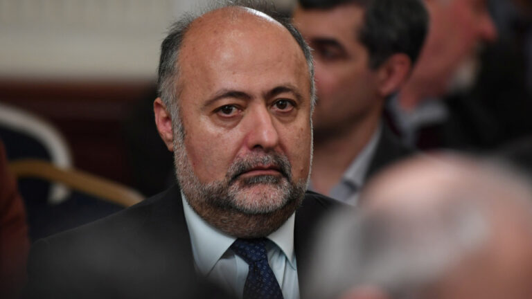 Τσιόδρας: Από σήμερα ένας τύπος φορτιστή για όλες τις ηλεκτρονικές συσκευές