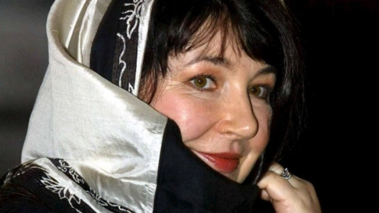 kate bush ape a27e75