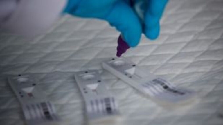 ΕΟΔΥ: Πάνω από 500 νέες εισαγωγές – 6 διασωληνώσεις και 14 θάνατοι- Αυξάνονται τα κρούσματα γρίπης  