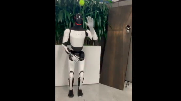 Μασκ: Παρουσίασε το ρομπότ Optimus ενώ πιάνει μπάλα του τένις – Δείτε βίντεο