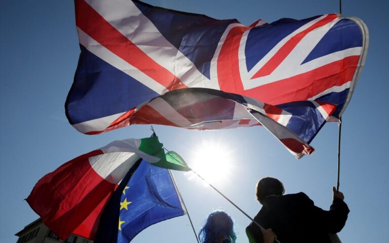 Πέντε χρόνια μετά το Brexit, η συντριπτική πλειοψηφία θέλει επιστροφή στην ΕΕ