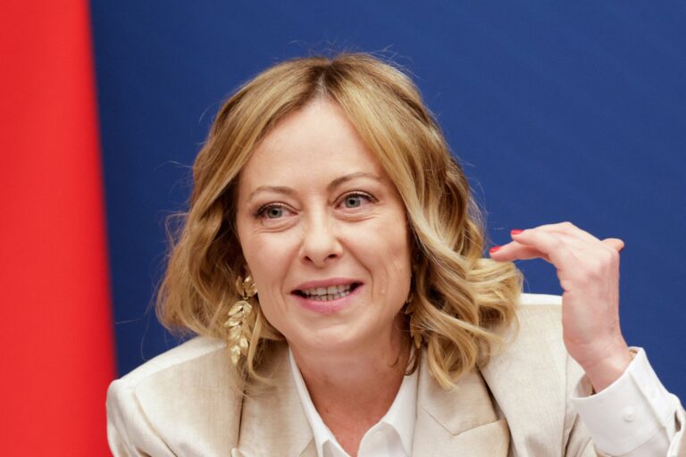 Δεν χρησιμοποιούμε ιδιωτικές εταιρίες για να κάνουμε χάρες σε φίλους