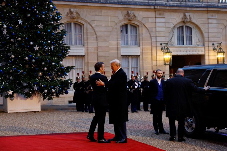 Στην Ουάσιγκτον ο Γάλλος πρόεδρος – Ουκρανία, δασμοί και αμυντική βιομηχανία στο τετ α τετ με Τραμπ