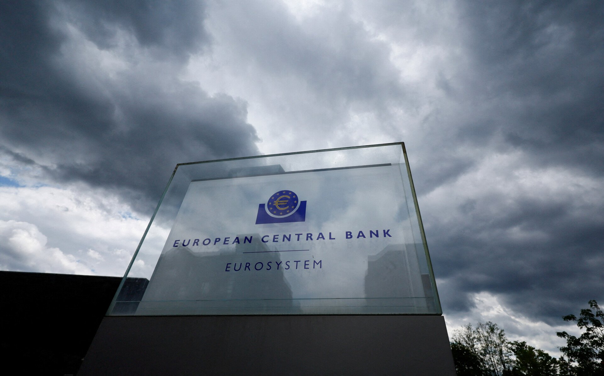 europaiki kentriki trapeza meiosi epitokion