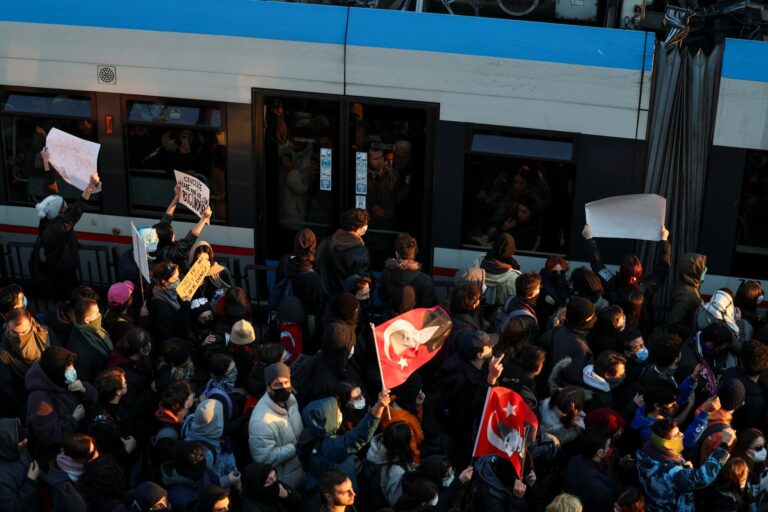 Πάνω από 10.000 διαδηλωτές στους δρόμους