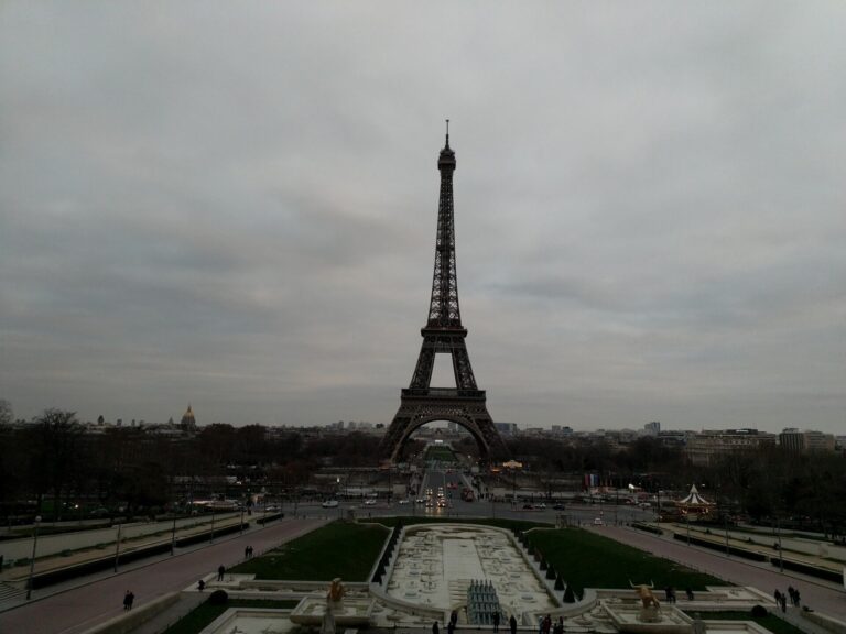 Αυξάνει τους δρόμους χωρίς αυτοκίνητα στην πόλη