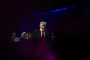 Η ομάδα Τραμπ κυνηγά 90 εμπορικές συμφωνίες σε 90 ημέρες και ειδικοί της εύχονται «καλή τύχη»