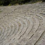 Οδηγός Ταξιδιού για την Επίδαυρο: Το Αρχαίο Θέατρο και το Ασκληπιείο